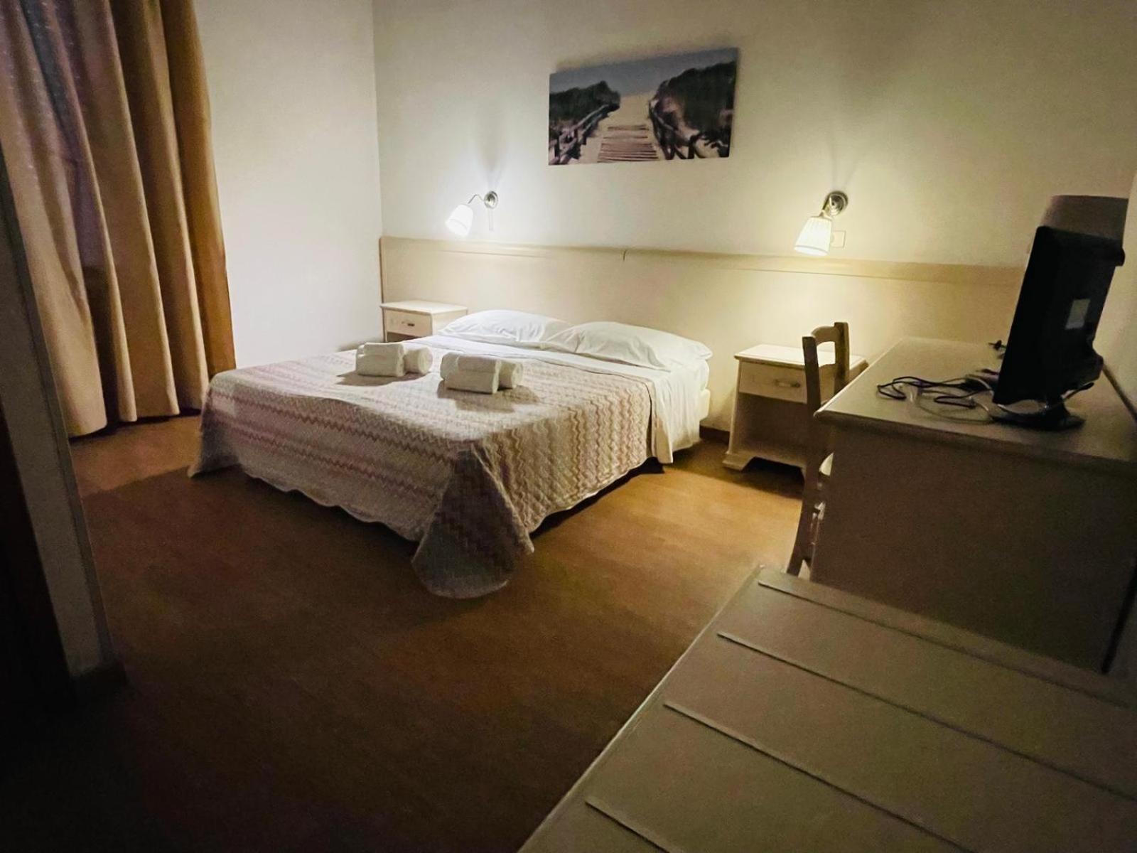Hotel Ariston Piombino Bagian luar foto
