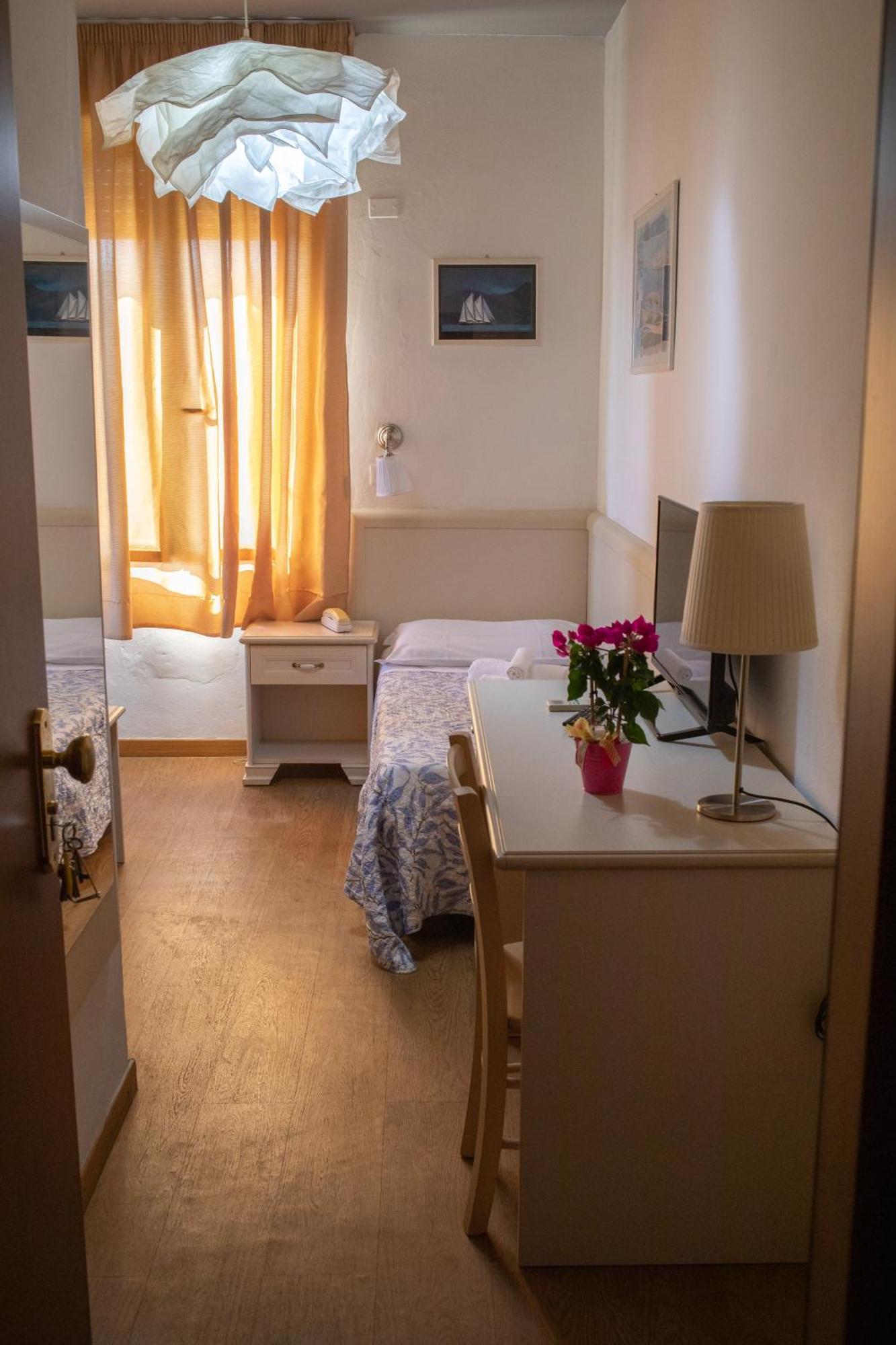 Hotel Ariston Piombino Bagian luar foto
