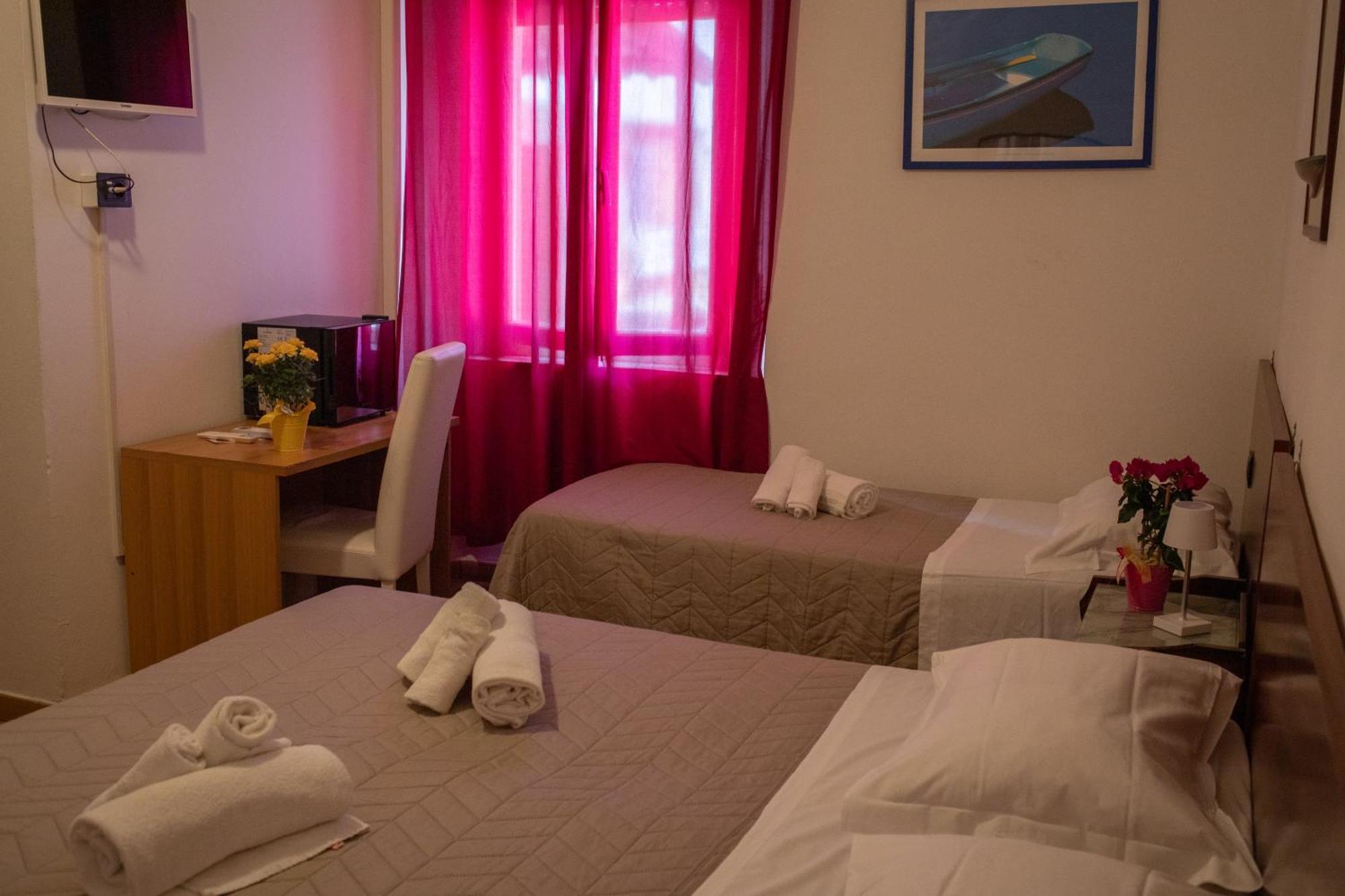 Hotel Ariston Piombino Bagian luar foto