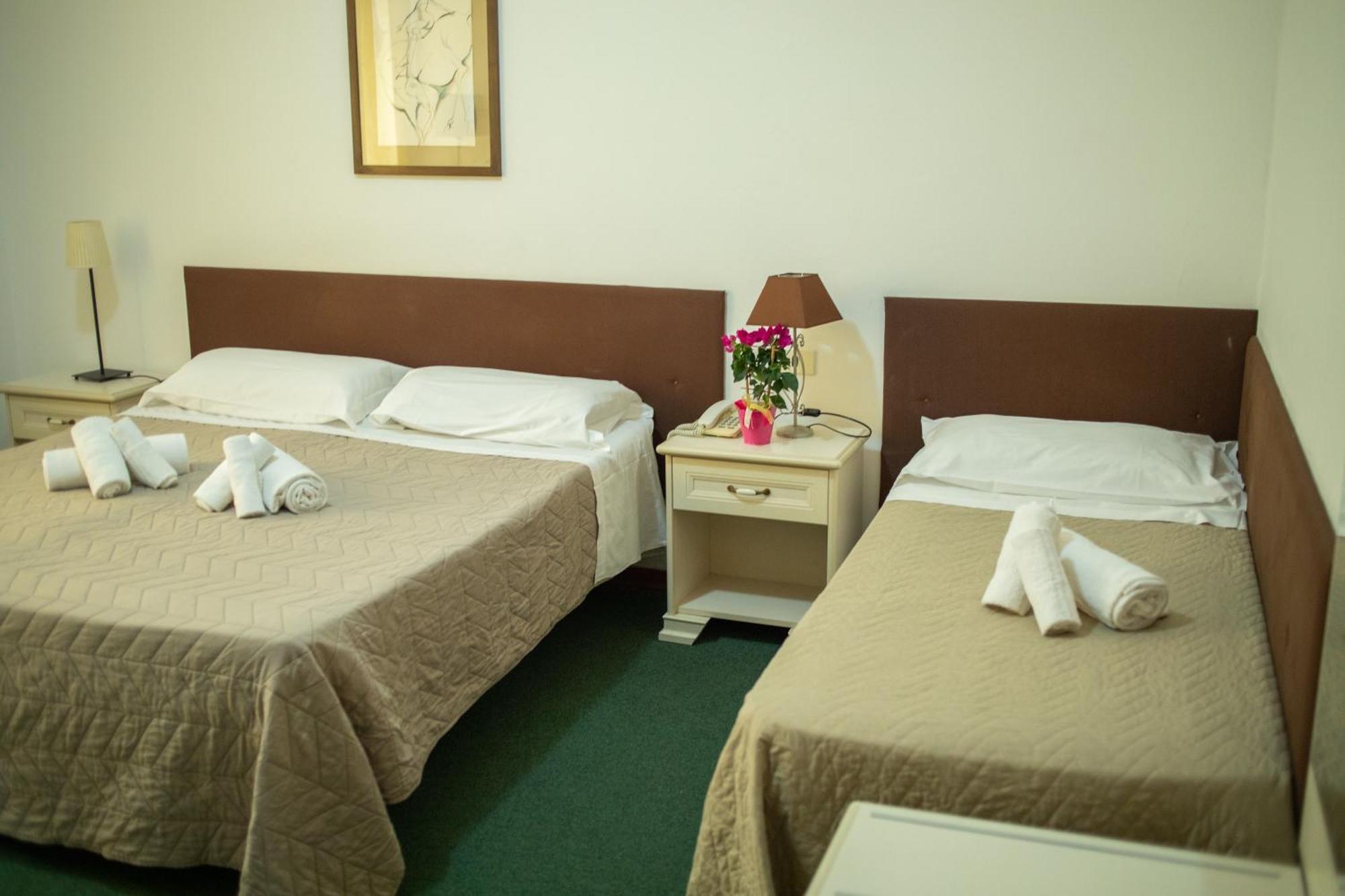 Hotel Ariston Piombino Bagian luar foto