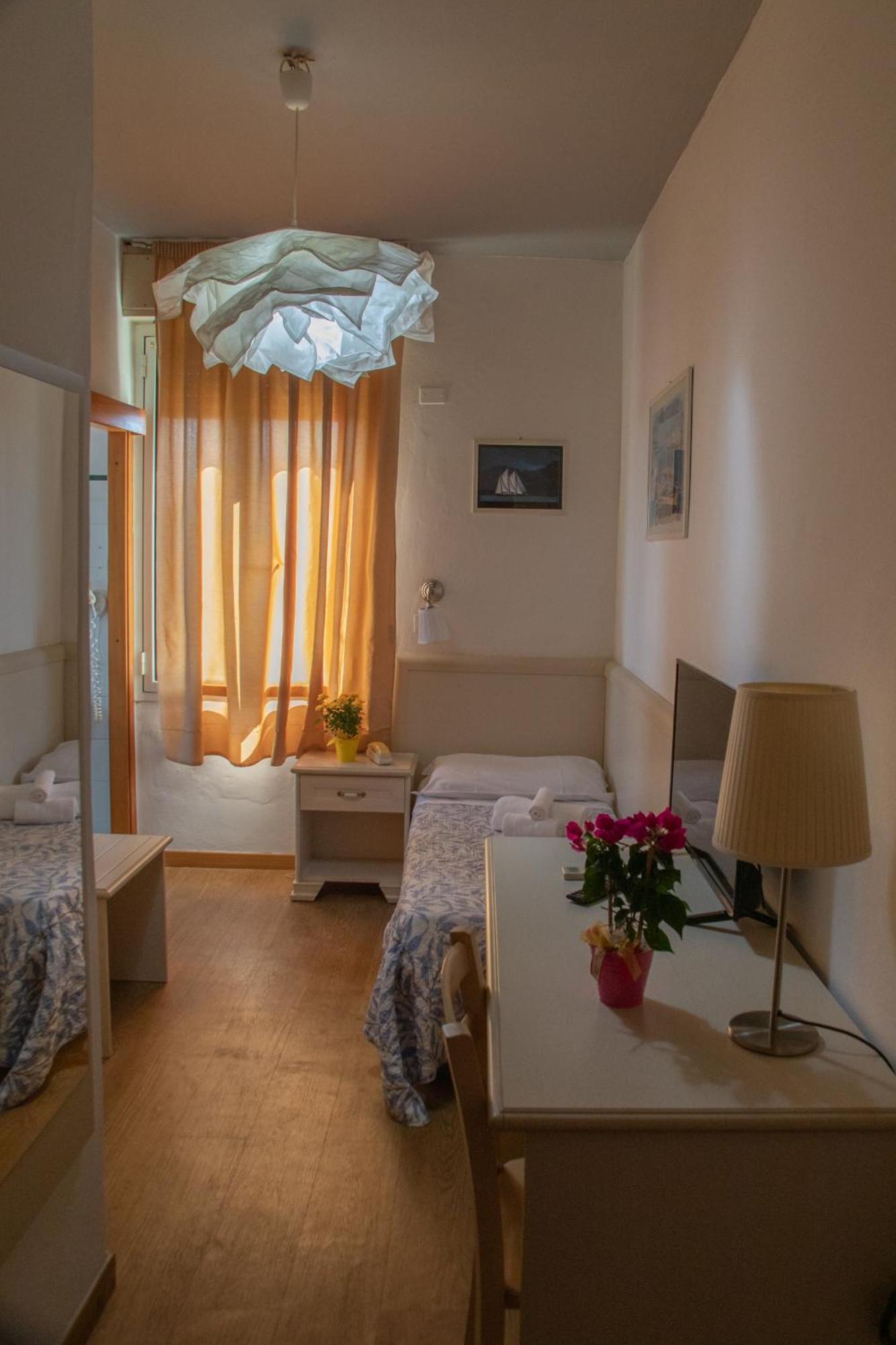 Hotel Ariston Piombino Bagian luar foto