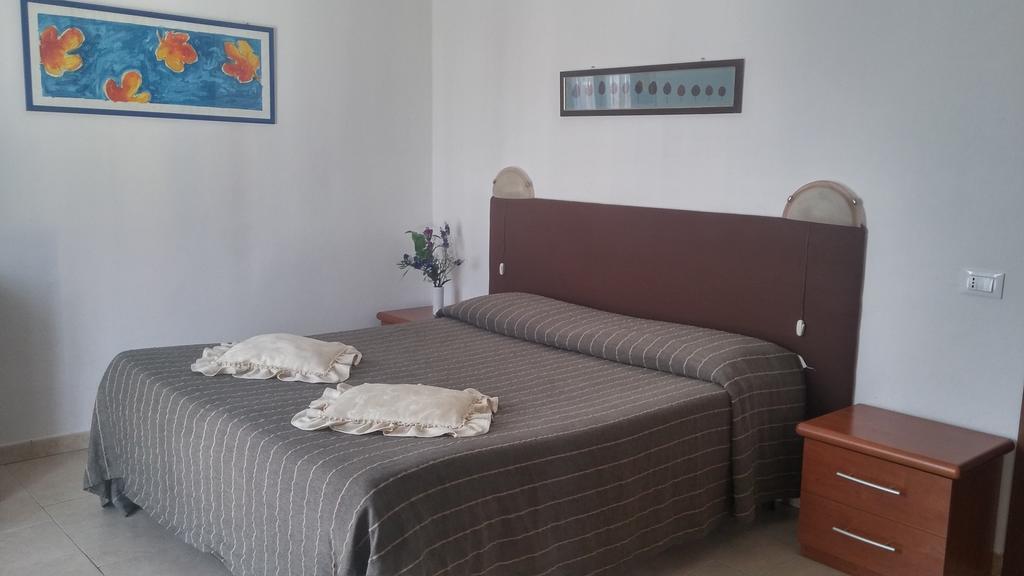 Hotel Ariston Piombino Bagian luar foto
