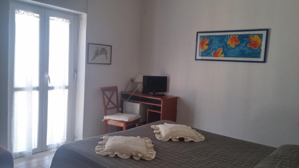 Hotel Ariston Piombino Bagian luar foto