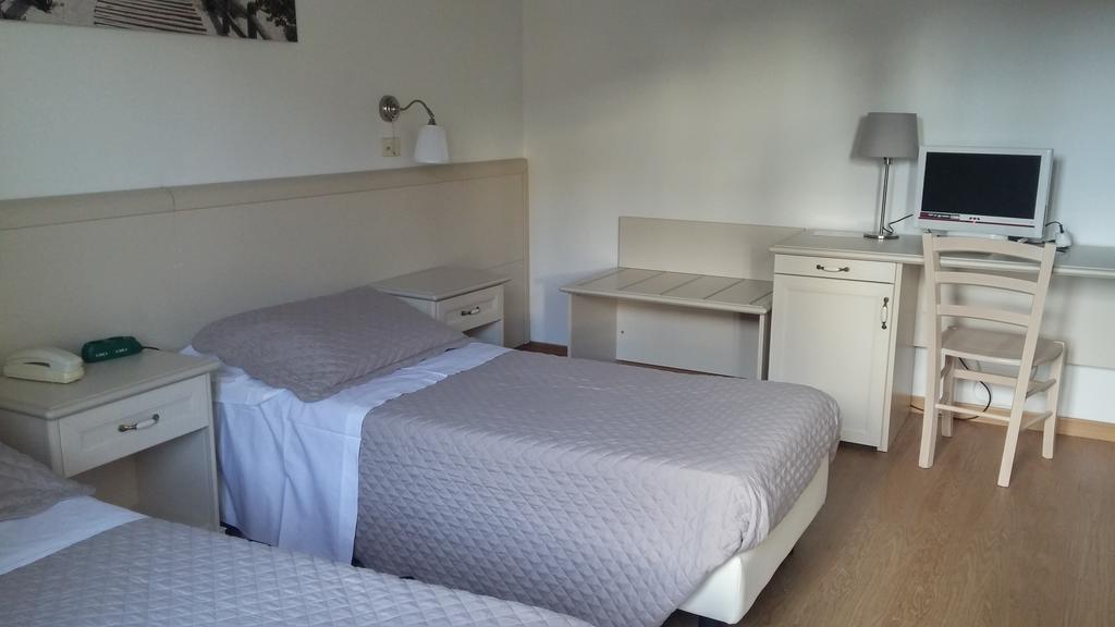 Hotel Ariston Piombino Bagian luar foto