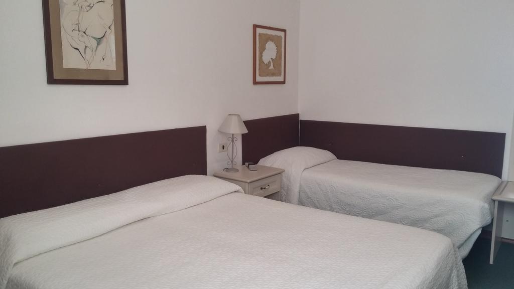 Hotel Ariston Piombino Bagian luar foto