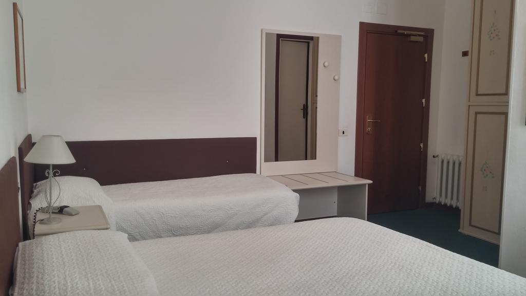 Hotel Ariston Piombino Bagian luar foto