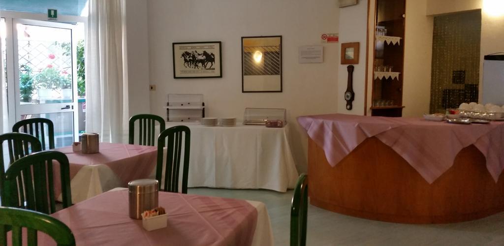Hotel Ariston Piombino Bagian luar foto